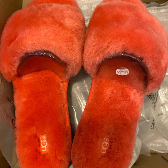 Brand new UGG Cozette slides/ slippers - Picture 3 of 4